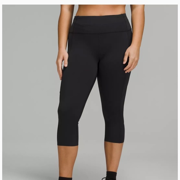 lululemon athletica Pants - EUC Lululemon Athletic Cropped Leggings.